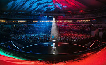 ps4pro开机按钮在哪